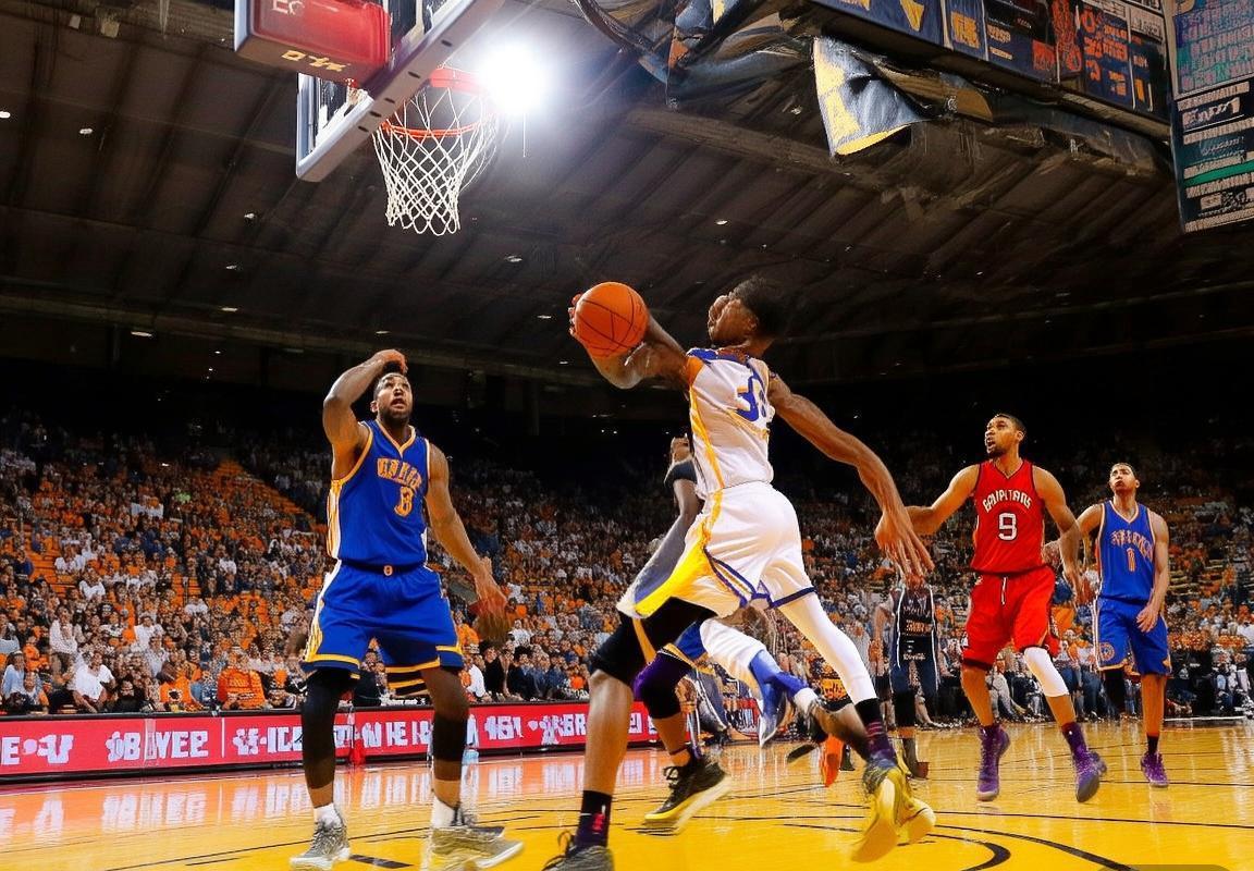 2015季前赛：勇士猛龙巅峰对决精彩瞬间回顾